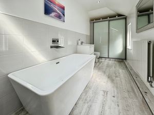 En suite- click for photo gallery